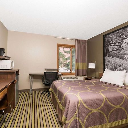 Super 8 By Wyndham St. Cloud Motel Bagian luar foto