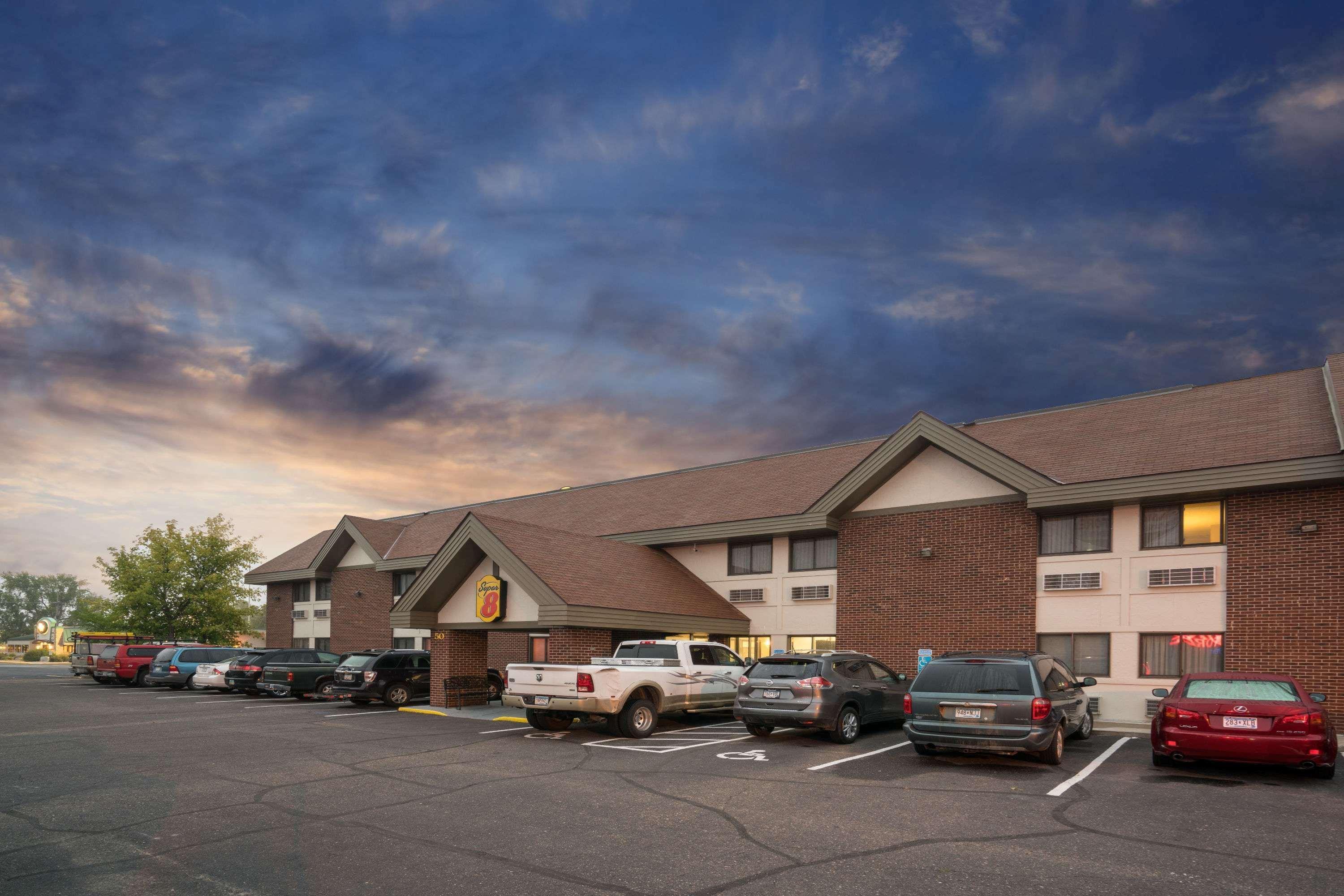 Super 8 By Wyndham St. Cloud Motel Bagian luar foto