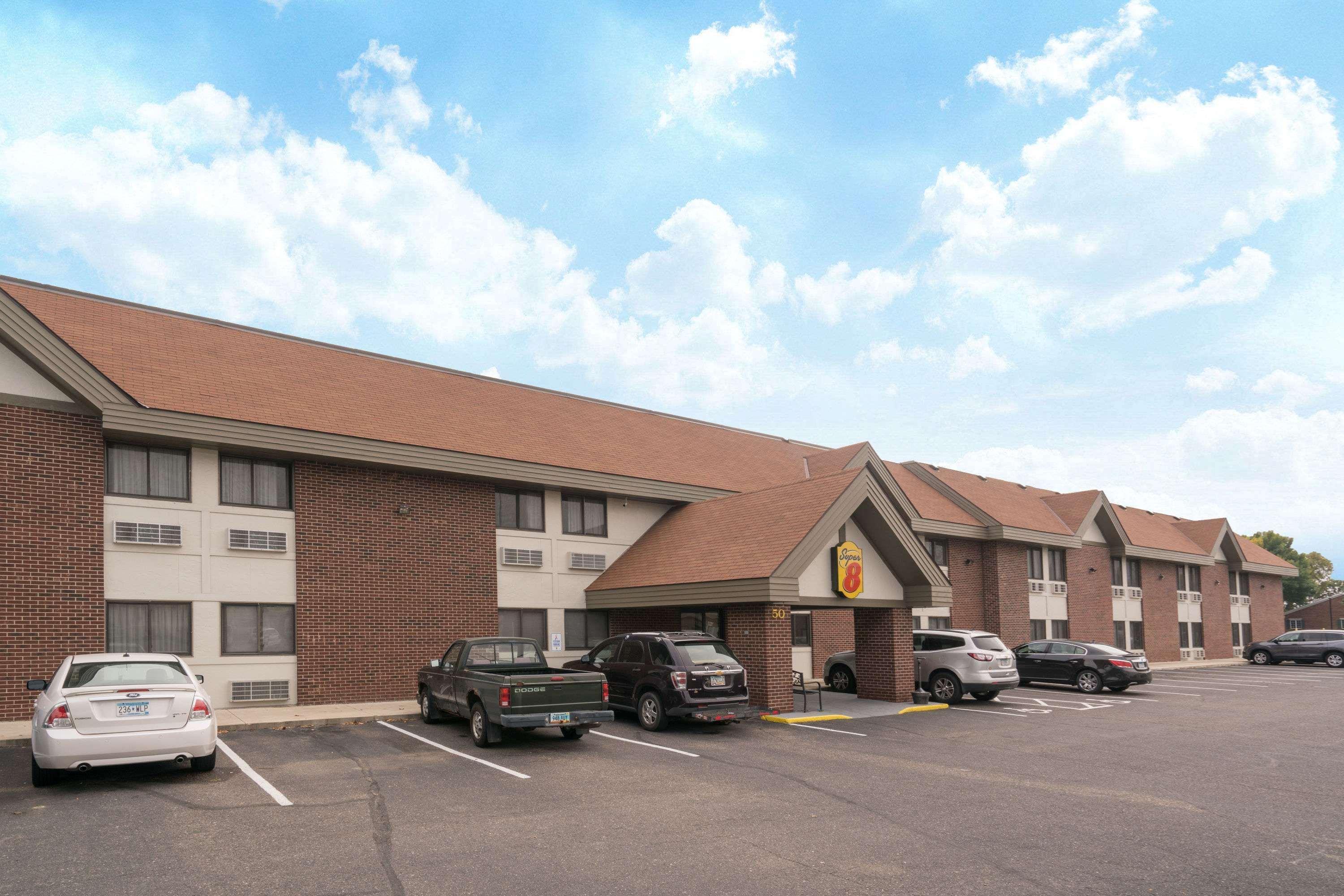 Super 8 By Wyndham St. Cloud Motel Bagian luar foto