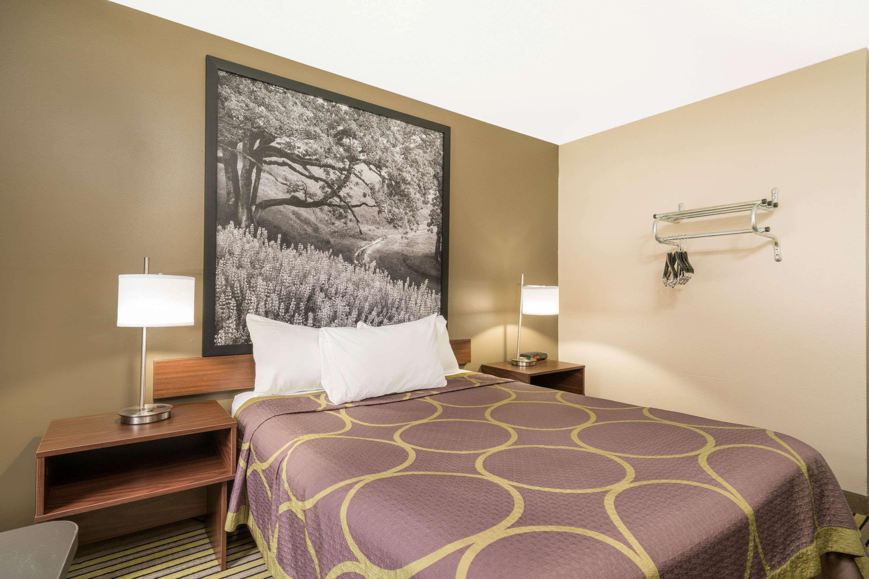 Super 8 By Wyndham St. Cloud Motel Bagian luar foto