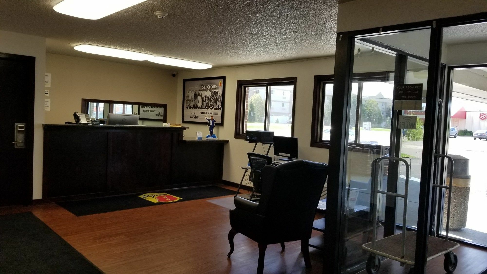 Super 8 By Wyndham St. Cloud Motel Bagian luar foto